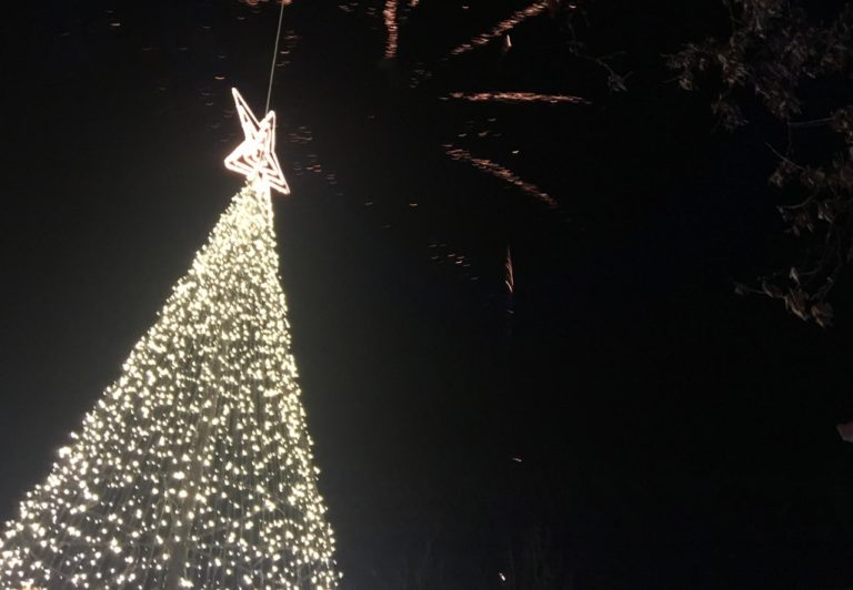 Ανάβουν τα Χριστουγεννιάτικα δέντρα στον Δήμο Τεμπών