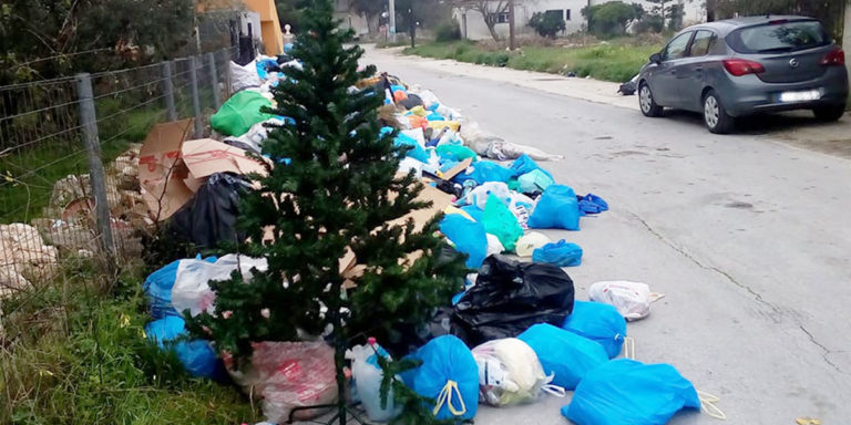 “Κανένα χριστουγεννιάτικο δέντρο σε ΧΥΤΑ” στη Θεσσαλονίκη