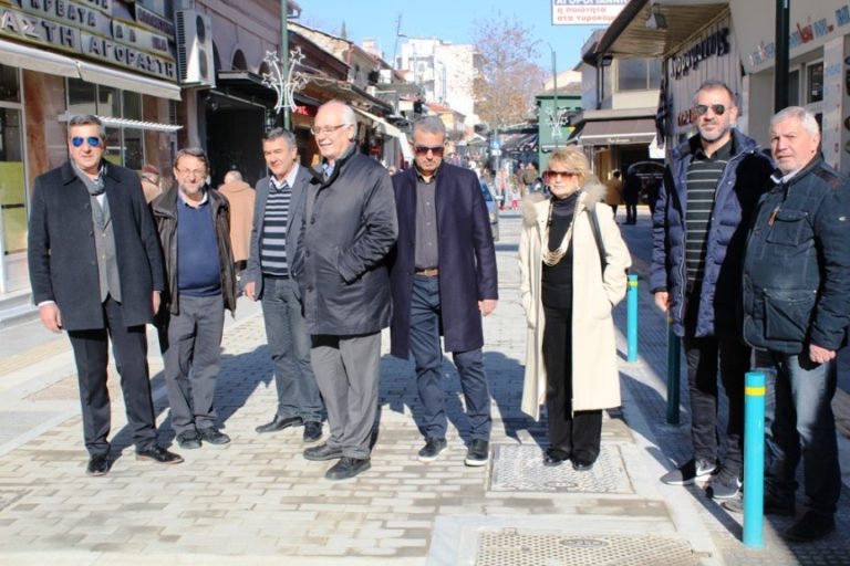 Στην αγορά για ευχές ο Δήμαρχος