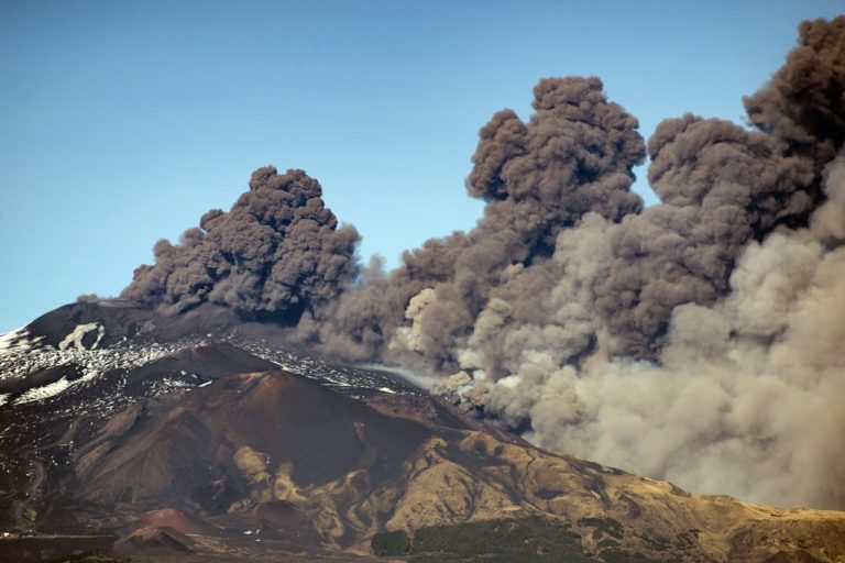 Ξύπνησε το ηφαίστειο της Αίτνας- Σε επιφυλακή οι Αρχές (video)