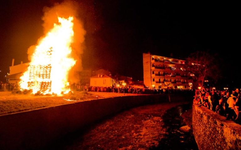 Πρέσπα: Χριστουγεννιάτικες φωτιές