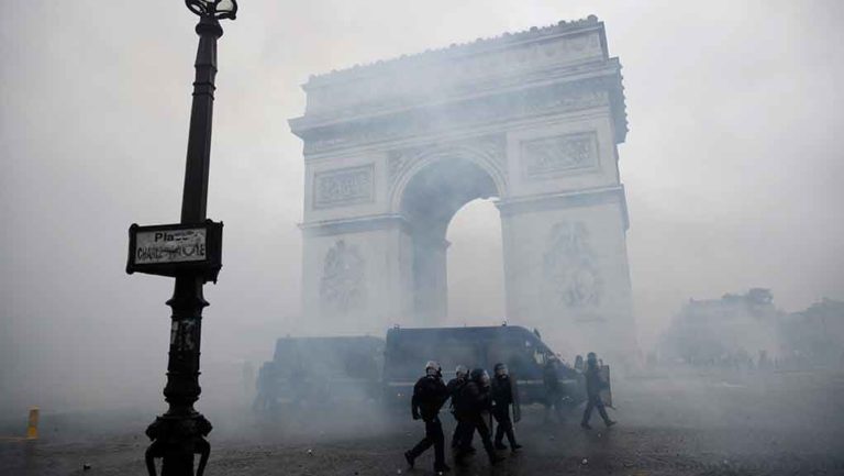 Γαλλία: Έκτακτη κυβερνητική σύσκεψη μετά τις ταραχές-133 οι τραυματίες και 378 συλλήψεις (video)