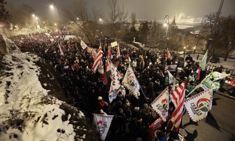 Συνεχίζονται οι διαδηλώσεις στην Ουγγαρία κατά του εργασιακού νόμου (video)