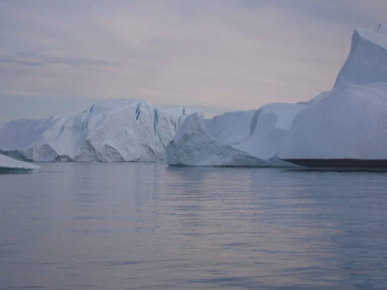 Πάγοι από τη Γροιλανδία λιώνουν στο Λονδίνο μεταφέροντας ένα «μήνυμα»