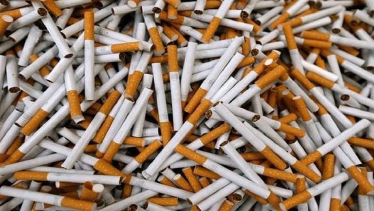 Εκρυβε εκατοντάδες λαθραία τσιγάρα σε αποθήκη