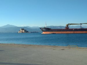 Ναύπλιο: ξεκίνησε η  προσπάθεια αποκόλλησης του πλοίου