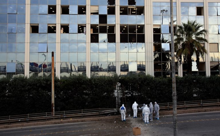 ΣΚΑΪ: Ζημιές σε όλο το κτίριο από την έκρηξη-‘Ερευνες της αντιτρομοκρατικής (video)