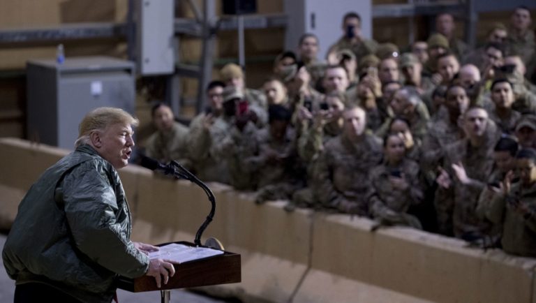 Ντ. Τραμπ: Μένουμε στο Ιράκ, φεύγουμε από τη Συρία