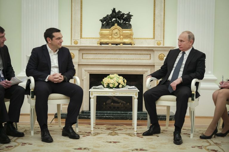 Σε εγκάρδιο κλίμα η συνάντηση του Α. Τσίπρα με τον Β. Πούτιν (video)