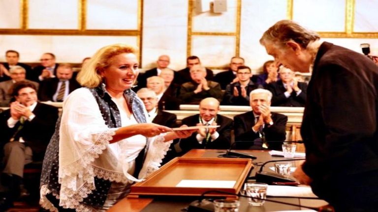Τιμήθηκε από την Ακαδημία Αθηνών η δασκάλα των Αρκιών