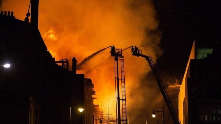Οργή στη Γαλλία για την φονική πυρκαγιά στο Μπομπινί