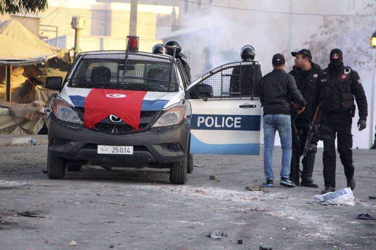 Τυνησία: Επεισόδια στην Κασερίν μετά την αυτοπυρπόληση δημοσιογράφου