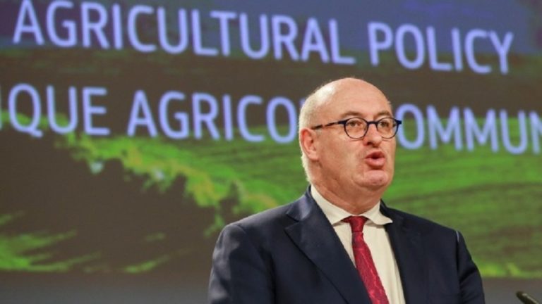 “Η Ελλάδα πρότυπο στην ΕΕ στην ψηφιακή γεωργία”- Συνάντηση Χόγκαν με Παππά- Αραχωβίτη (video)