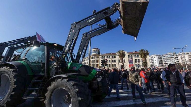 Αγρότες: Κινητοποιήσεις στον Πλατύκαμπο, τα Φάρσαλα και τον Ε65 (video)