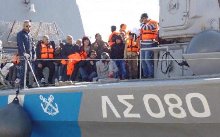 Στη Ζαχάρω οι 63 μετανάστες
