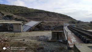 Προβληματισμός για τον θρυμματισμό της γέφυρας του Κομψάτου και… κίνδυνος αποκόλλησης;