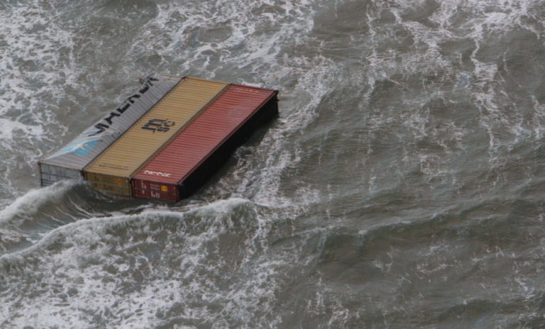 Φορτίο με χημικά που έπεσαν από το MSC Zoe στη Βόρεια Θάλασσα ξεβράστηκε στις ολλανδικές ακτές