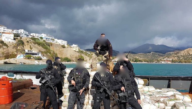 Ηράκλειο: Ακόμα βρίσκουν ναρκωτικά στο ρυμουλκό “Ανδρέας” (video)