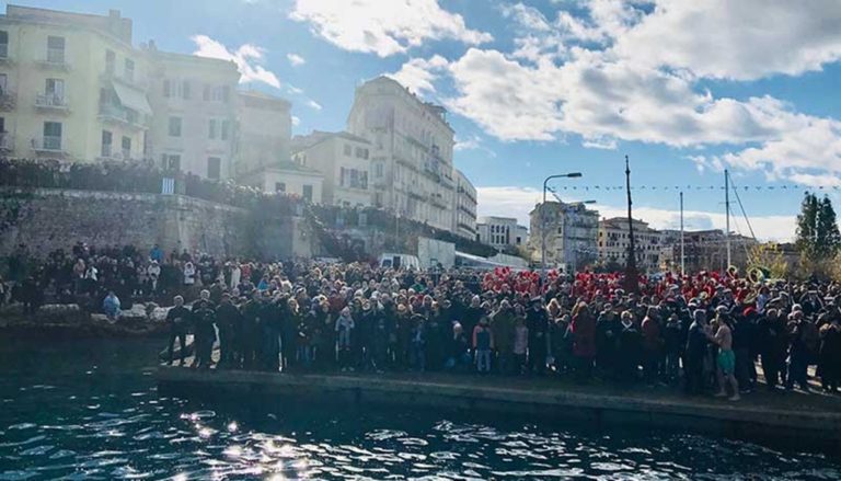 Κέρκυρα: Ο Αγιασμός των υδάτων στο παλιό λιμάνι