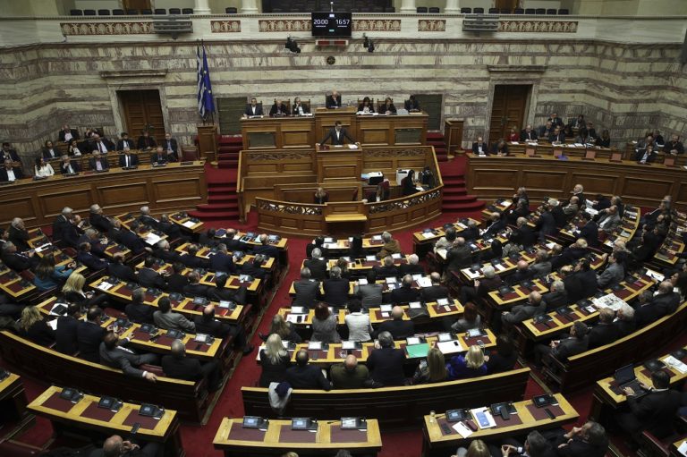 Η μάχη στη Βουλή για την παροχή ψήφου εμπιστοσύνης  (video)