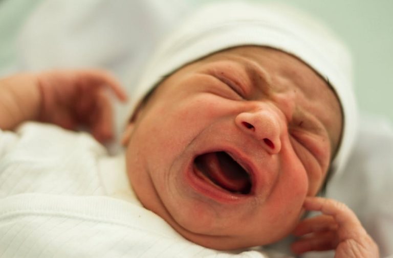 «Έξυπνη» εφαρμογή «αποκωδικοποιεί» το κλάμα των μωρών και μάς βοηθά να καταλάβουμε τι θέλουν