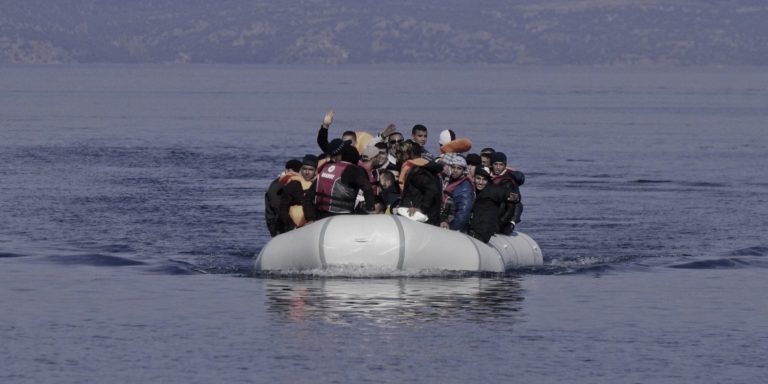 Επιχείρηση του Λιμενικού για διάσωση μεταναστών στο Β. Αιγαίο