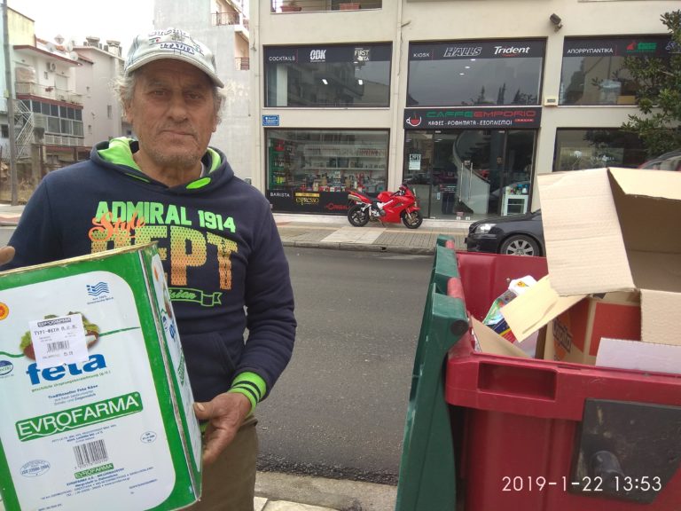 Κομοτηνή: Τριάντα χρόνια ο Ισμαήλ  ψάχνει στους κάδους απορριμμάτων
