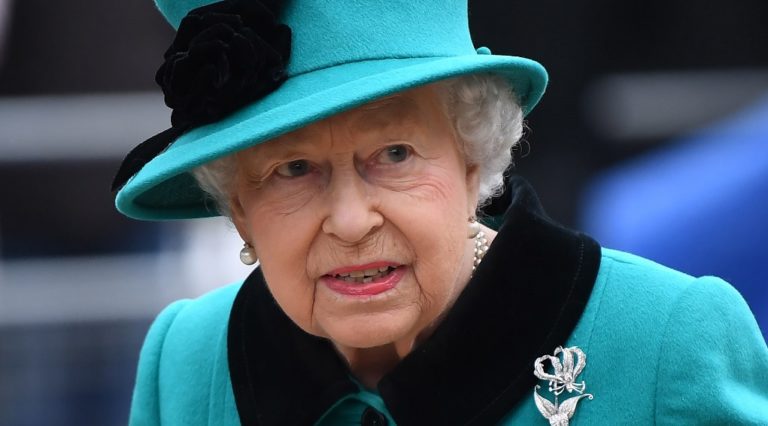 Η βασίλισσα Ελισάβετ επέστρεψε στη δουλειά μετά την κηδεία του Φιλίππου