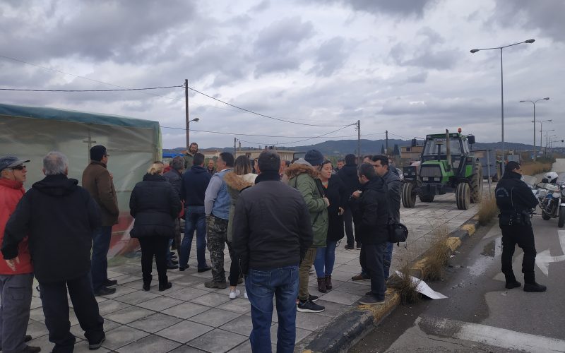 Ηλεία: Ανυποχώρητοι οι αγρότες, συνεχίζουν τον αγώνα