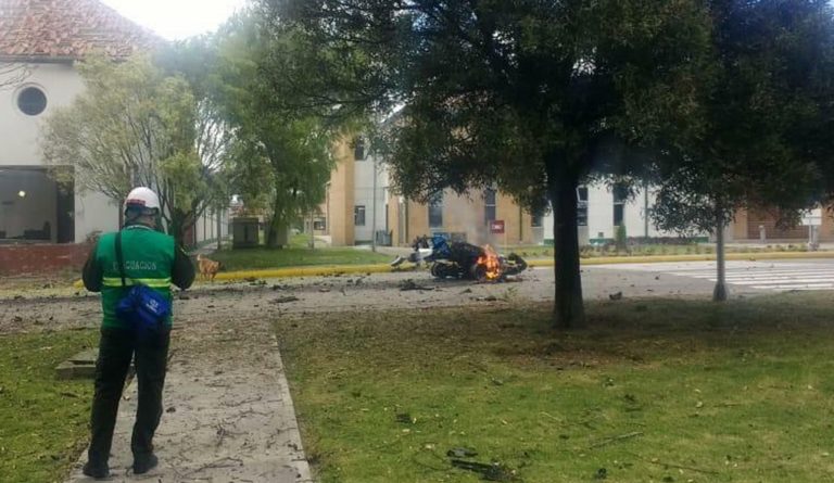 Κολομβία: Έκρηξη παγιδευμένου οχήματος στην Μπογοτά – Νεκροί και τραυματίες