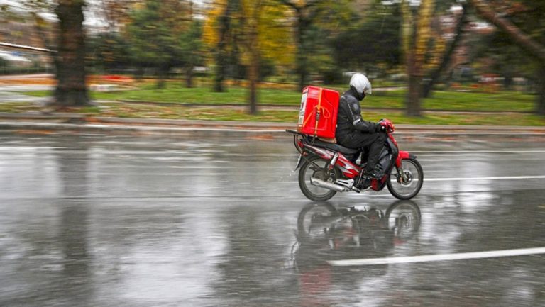 Συγκέντρωση διαμαρτυρίας για το θάνατο του νεαρού διαμονέα