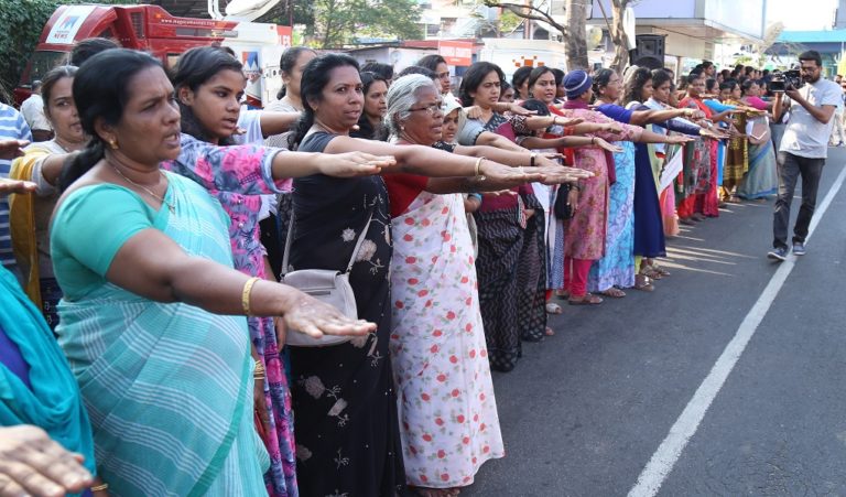 Κινητοποίηση δεκάδων χιλιάδων γυναικών στην Ινδία