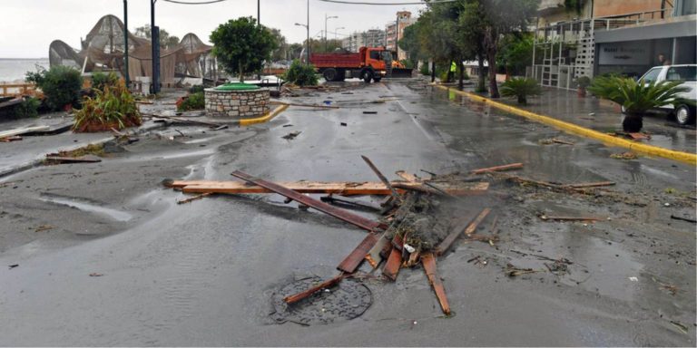 “Σαρώνει” ο “Φοίβος” με βροχή, χαλάζι, ανέμους και λάσπη (video)