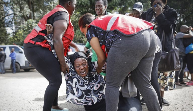 Toυς 21 έφτασαν οι νεκροί στην Κένυα