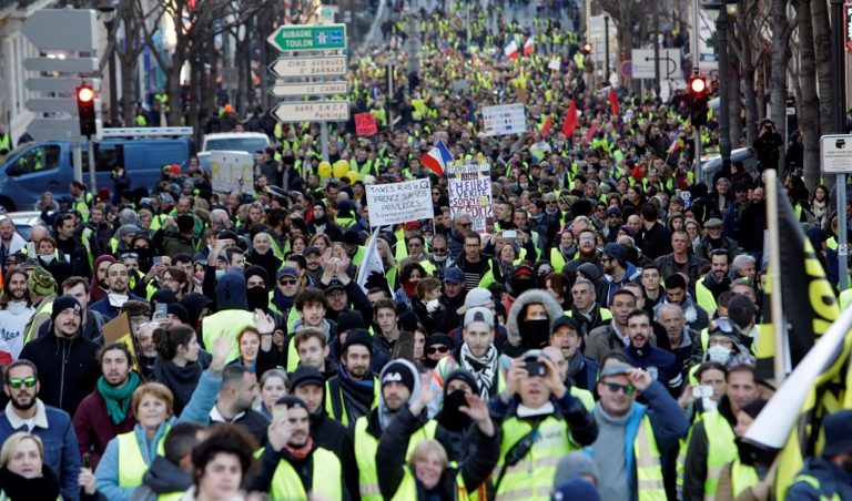 Χρήση δακρυγόνων της Αστυνομίας στο Παρίσι και συλλήψεις διαδηλωτών
