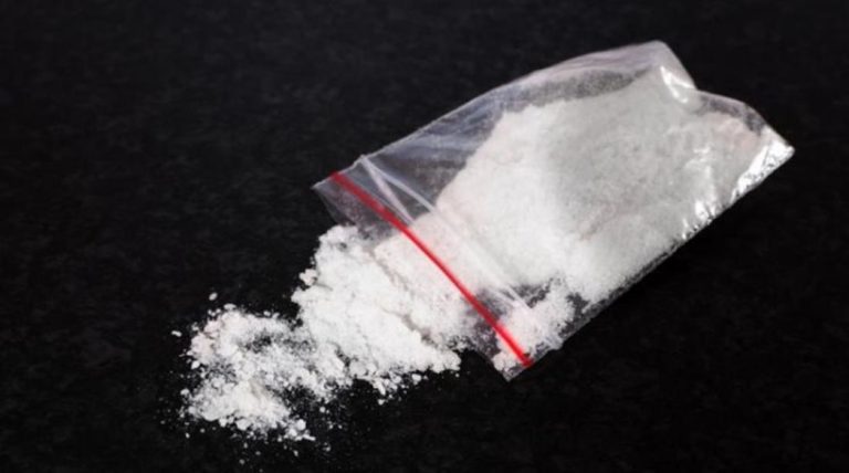 Κατάσχεση 2 κιλών κοκαΐνης με λογότυπο τον αριθμό «23» – Σύλληψη σεσημασμένου στην Καλλιθέα