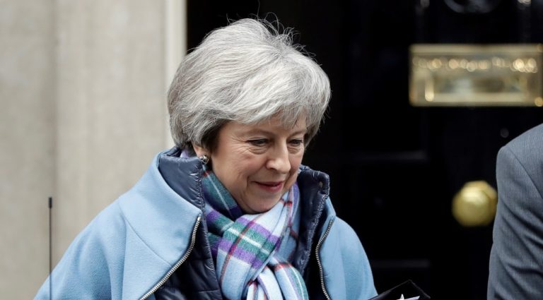 Μέι προς βουλευτές: Αν θέλετε Brexit, να ψηφίσετε για Brexit
