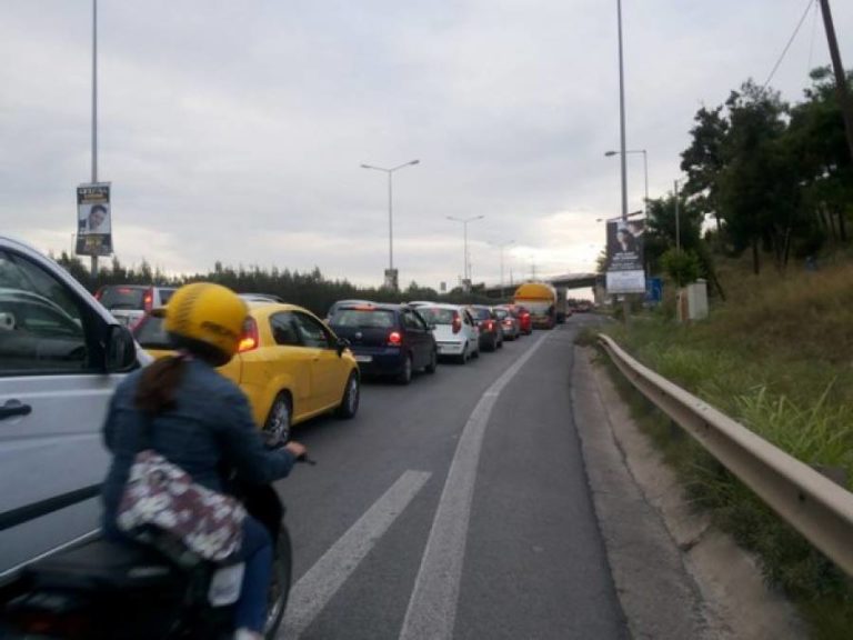 Κυκλοφοριακό κομφούζιο στον περιφερειακό δρόμο της Θεσσαλονίκης