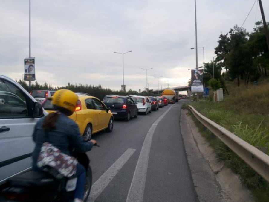 Κυκλοφοριακό κομφούζιο στον περιφερειακό δρόμο της Θεσσαλονίκης