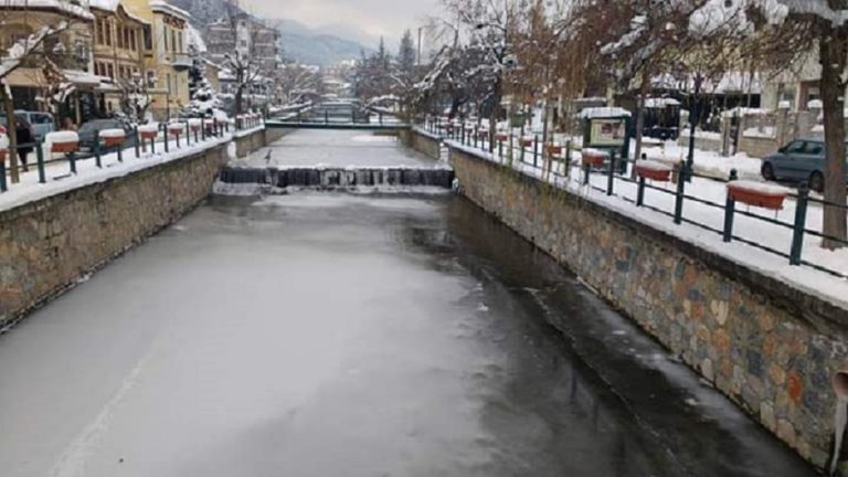 Φλώρινα: Αποχιονισμός κεντρικών οδών