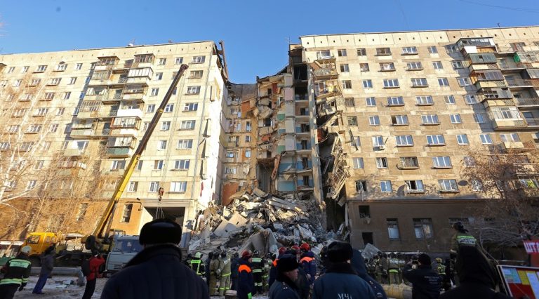 Ρωσία: Ανεβαίνει συνεχώς ο αριθμός των νεκρών από την κατάρρευση πολυκατοικίας