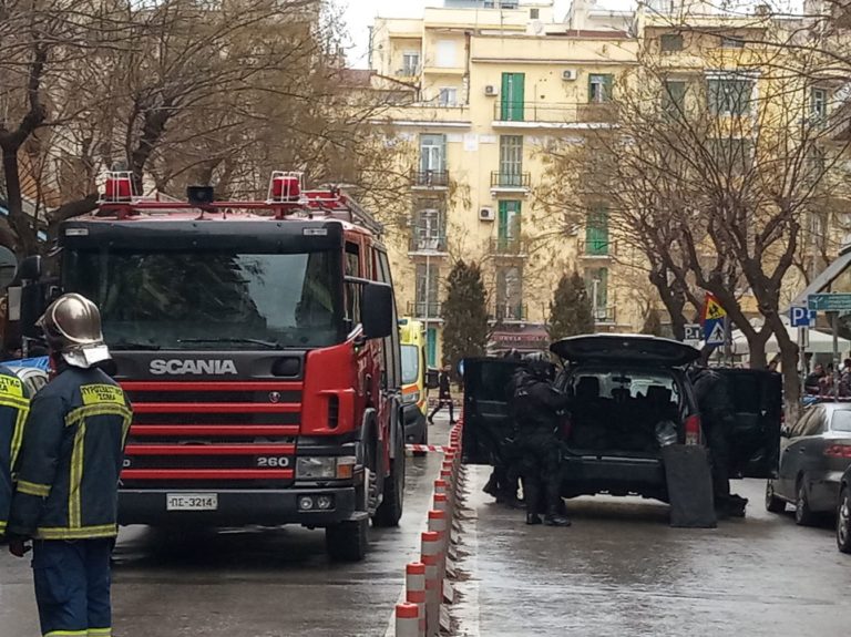 Συνεχίζεται το επεισόδιο με τον άνδρα σε τράπεζα στη Θεσσαλονίκη