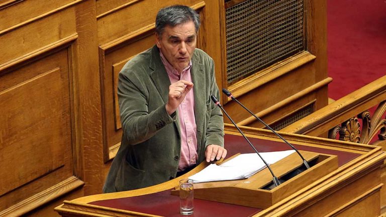 Τσακαλώτος: Στον “αέρα” βρίσκεται η χρηματοδότηση του προγράμματος της ΝΔ