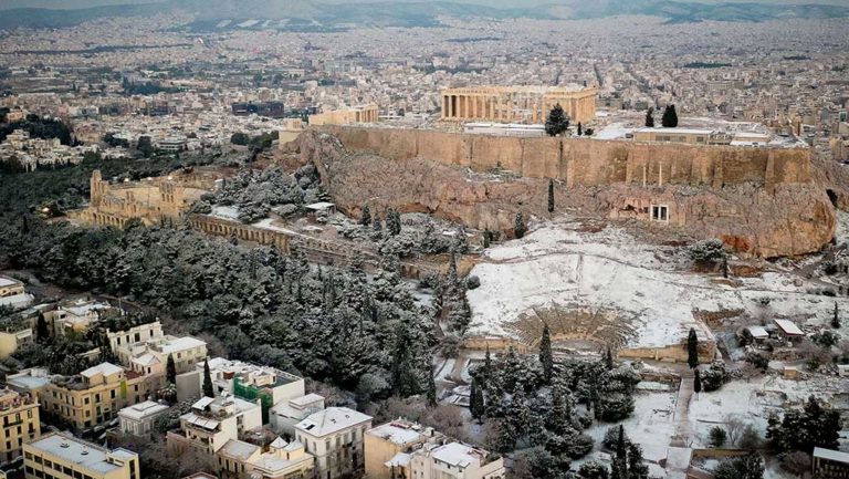 Εικόνες της χιονισμένης Αθήνας