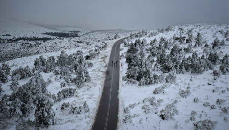 Σφοδρή κακοκαιρία με τσουχτερό κρύο σε όλη τη χώρα (video)