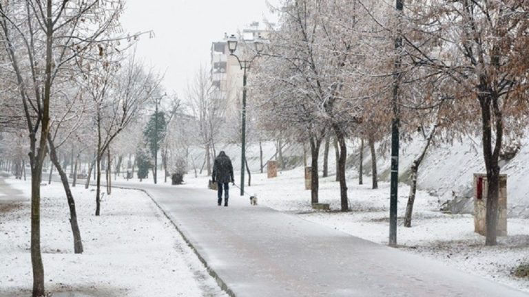 Στα λευκά η χώρα με χαμηλές θερμοκρασίες (video)