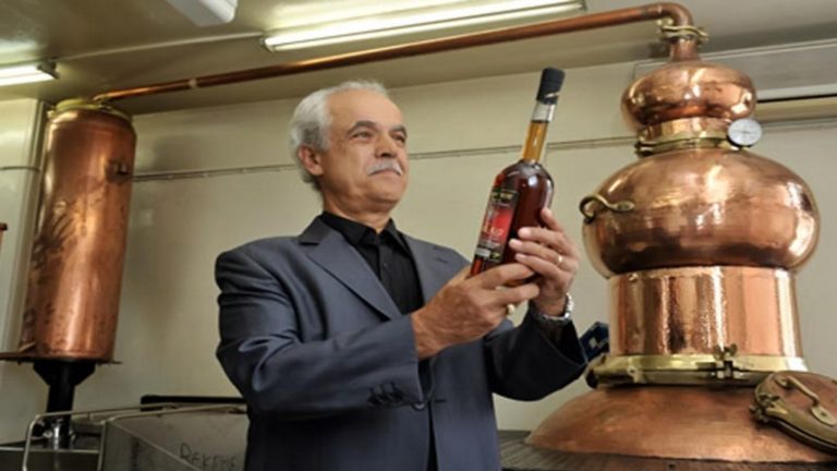 Α. Βεκρής: «Οι Έλληνες να προτιμούν τα Ελληνικά ποτά»