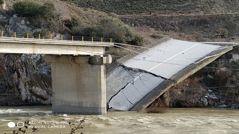 Προβληματισμός για τον θρυμματισμό της γέφυρας του Κομψάτου και… κίνδυνος αποκόλλησης;