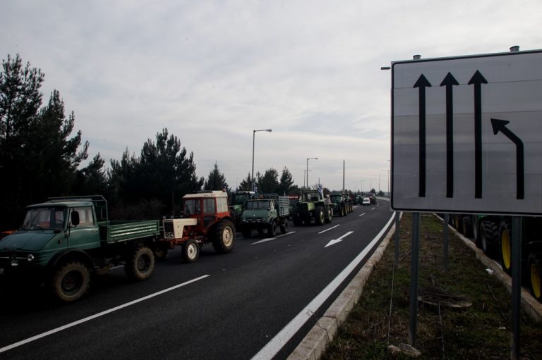 Ενισχύεται το μπλόκο της Νίκαιας- Καλεί σε διάλογο ο Στ. Αραχωβίτης (video)