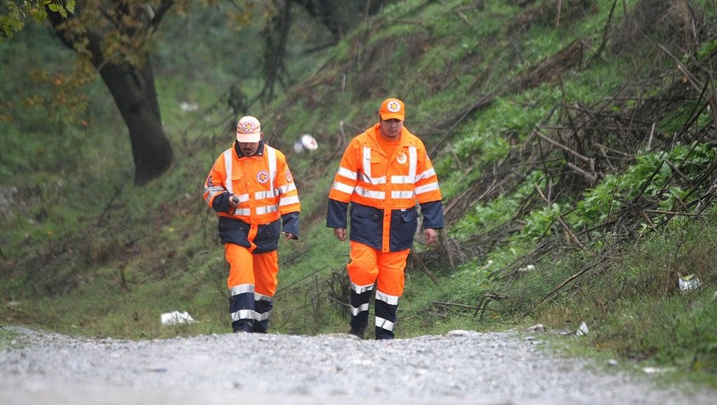 Εντοπίστηκαν 4 άτομα που είχαν χαθεί σε σπήλαιο στην Πάρνηθα- Αγνοείται ακόμα ένας